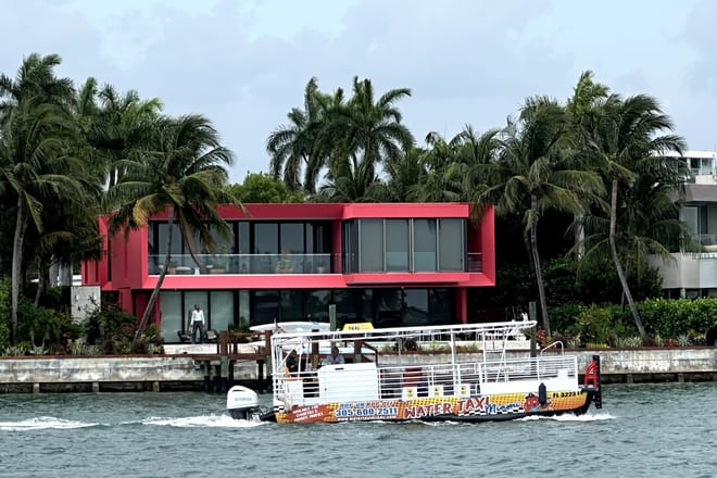 Water Taxi between Bayside Marketplace & South Beach
