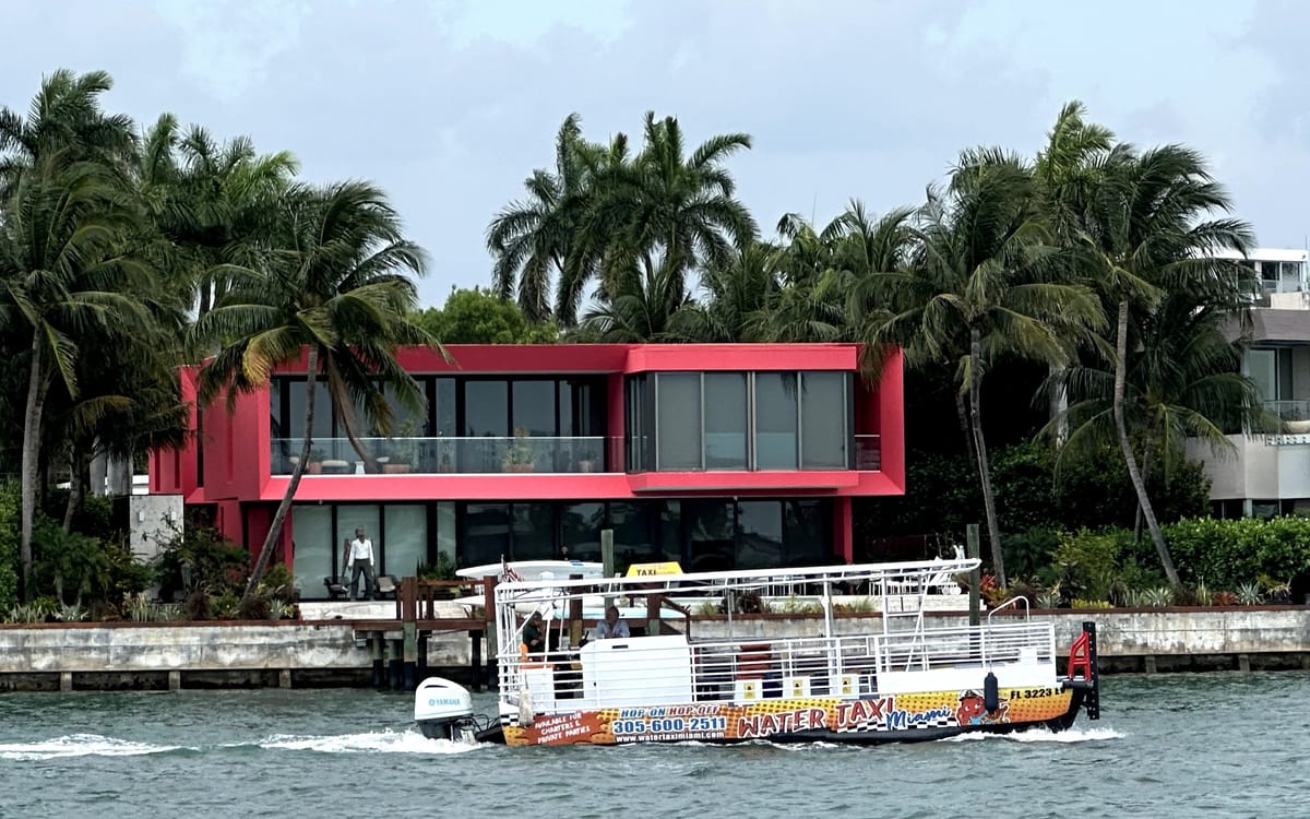 Water Taxi between Bayside Marketplace & South Beach
