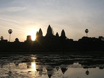 Magnificient Sunrise and Legend of Angkor Half Day Tour