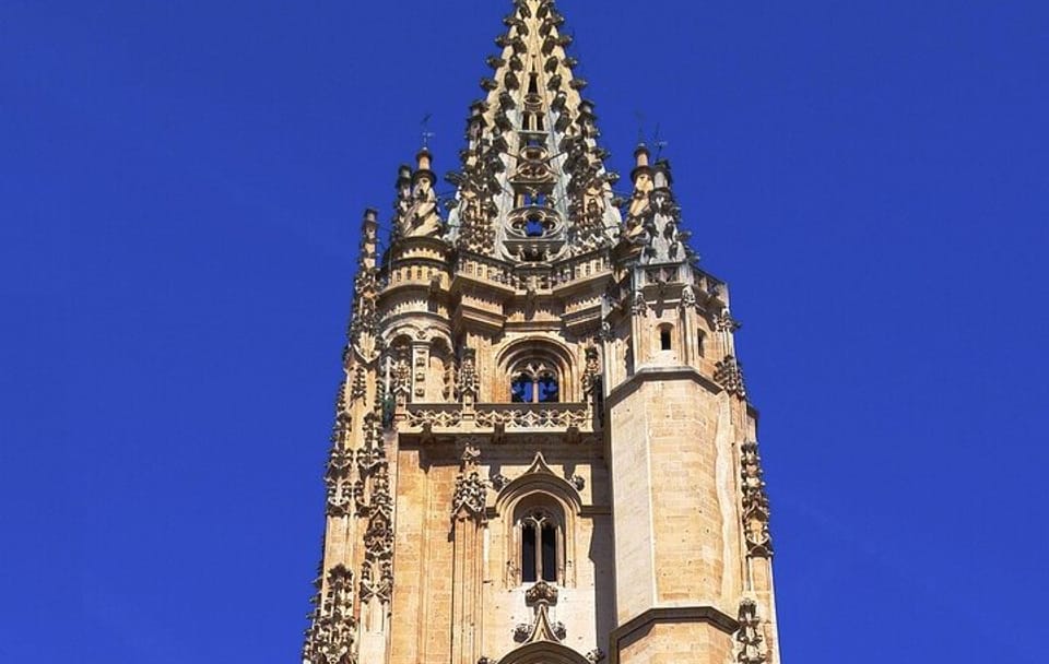Cultural Walking Tour of Oviedo's Medieval Heritage and Cider Traditions