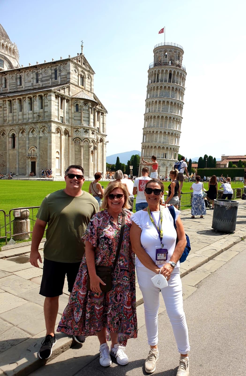 Photo of some tourists in front of the Leaning Tower of Pisa