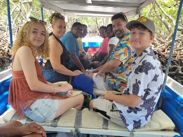 Private City Tour of Coxen Hole, Roatan for 4 Hours