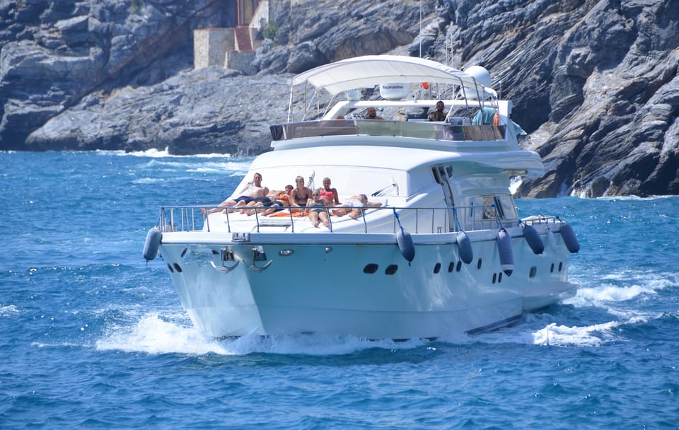 Private Yacht Tour along Alanya's Stunning Coastline