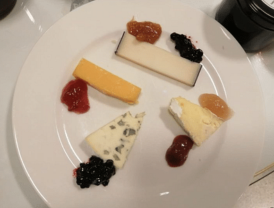 Huukon hillot Hillojen maisteluhetki Huukon hillot- tilalla Jämsässä Jämsä