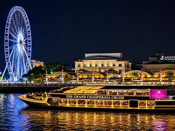 Chaophraya River Dinner Cruise with Scenic Views in Bangkok