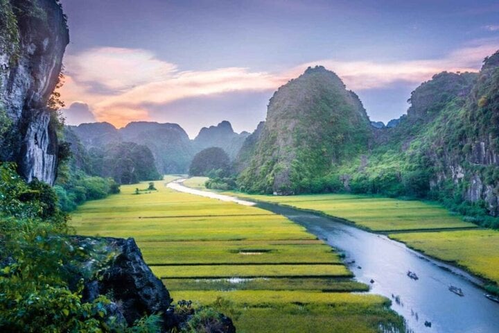 Ninh Binh Full-Day Tour: Hoa Lu, Trang An & Limousine from Hanoi 9