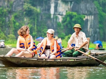 Boat trip in Tam Coc