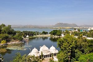 Udaipur: Full Day City Tour with Boat Ride at Lake Pichola