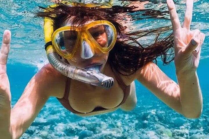Isla Mujeres 4-in-1 Catamaran: Snorkel, Beach Club & Open Bar 9