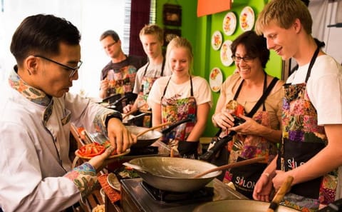 Thai Cooking Class with Market Visit in Bangkok