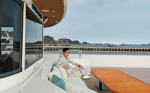 Halong Bay 7-Hour Cruise with Lunch and Kayaking from Hanoi