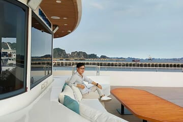 Halong Bay 7-Hour Cruise with Lunch and Kayaking from Hanoi