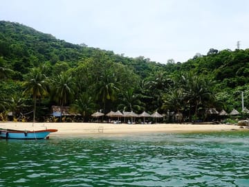 having Lunch at Bai Chong Beach