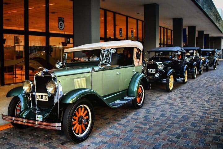 Buenos Aires tour in a luxury Vintage car with dinner and show in Rojo Tango 3