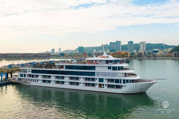 Day Cruise with Outdoor Jacuzzi in Halong Bay, Vietnam