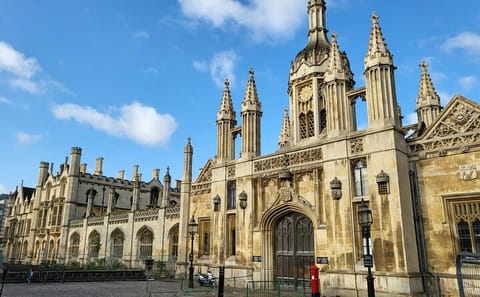 Cambridge Day Tour from London with Guided Highlights