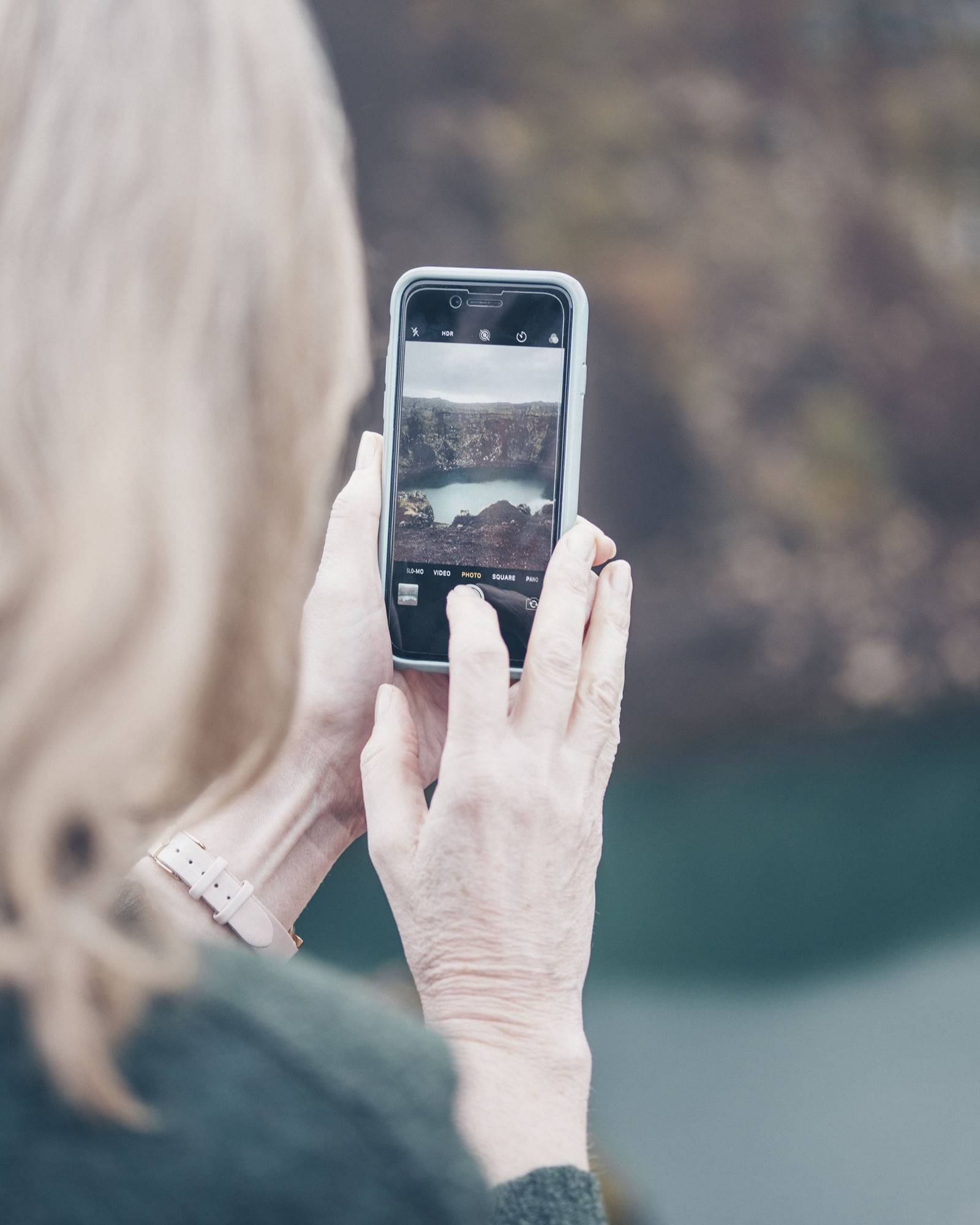 Immortalising the beauty of Kerið volcanic crater lake