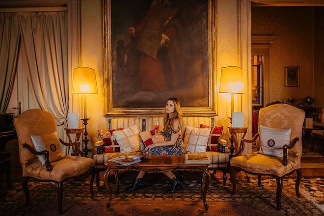 Gondola Ride and Aperitif in a Venetian Palace 6