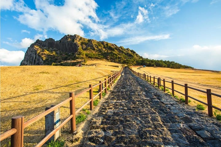 Autumn 10 days Jeonju&Mt.Naejangsan&Mt.Seorak&Mungyeong&Jeju&Busan on Early Nov