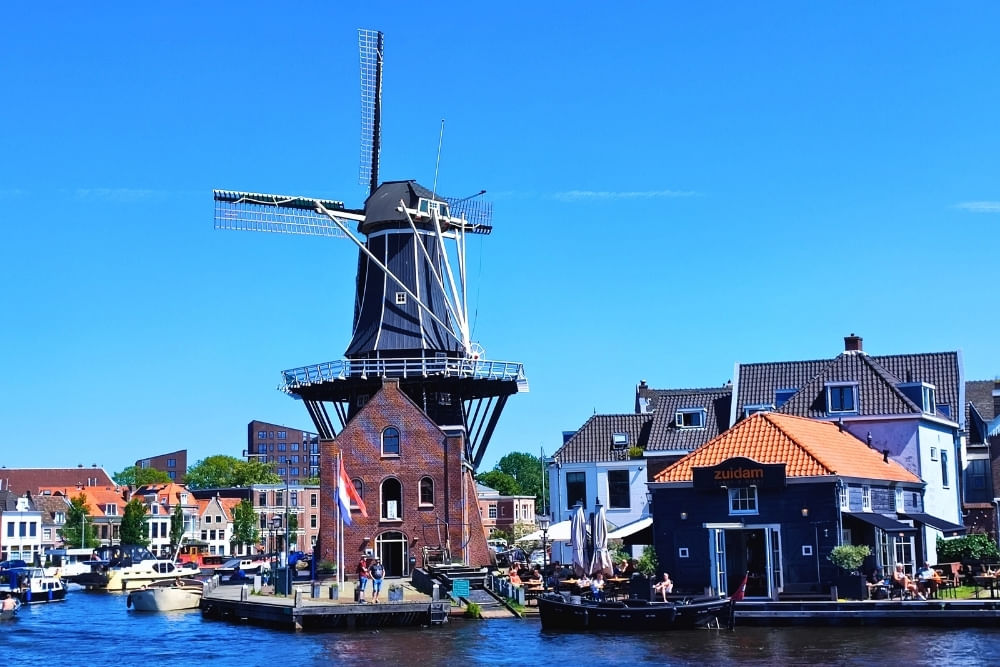 Historic view of Molen de Adriaan along the route of the Haarlem scavenger hunt City Detective.