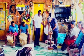 Cultural Tour and Island Lunch in Roatan's East End