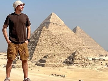 Luxury Pyramids Full Day Tour with Tour Guide and Private Car