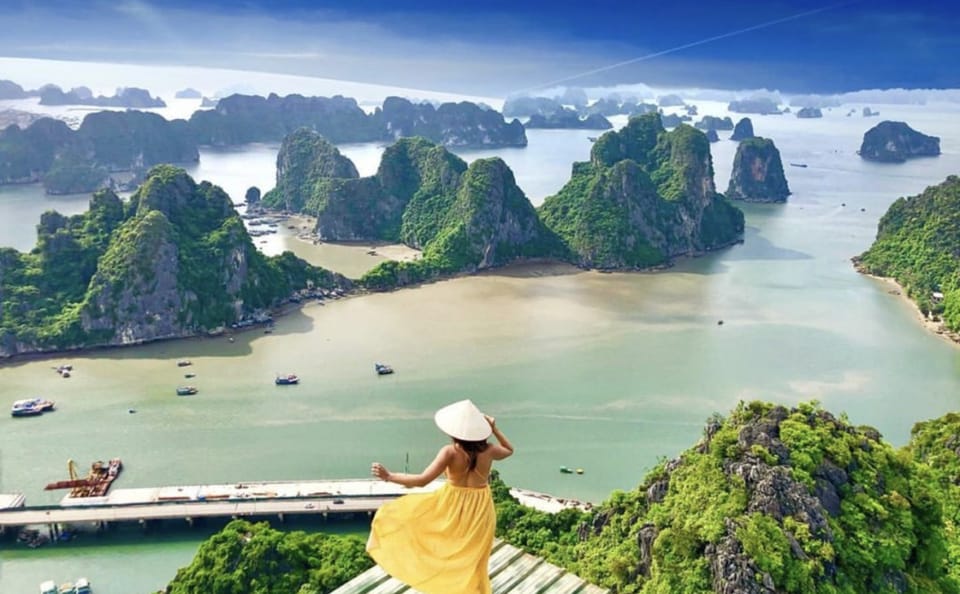 Halong Bay Day Cruise from Hanoi with Kayaking and Hiking