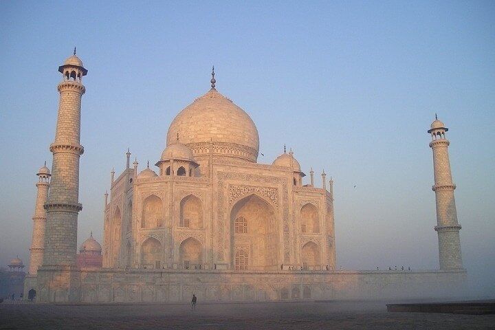 Taj Cloudy