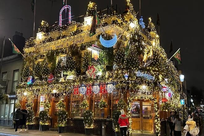 Christmas Lights London Taxi Tour with Hotel Pickup