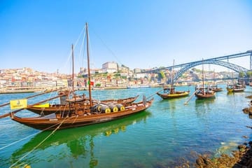 Day Cruise from Porto to Pinhão with Breakfast and Lunch