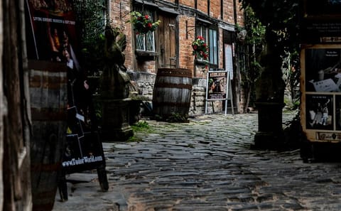 Day Trip to Oxford, Stratford, and Warwick Castle from London