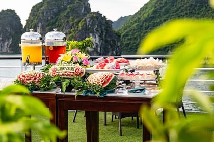 Halong bay 5star Cruise Day Trip: Buffet lunch & Limousine bus