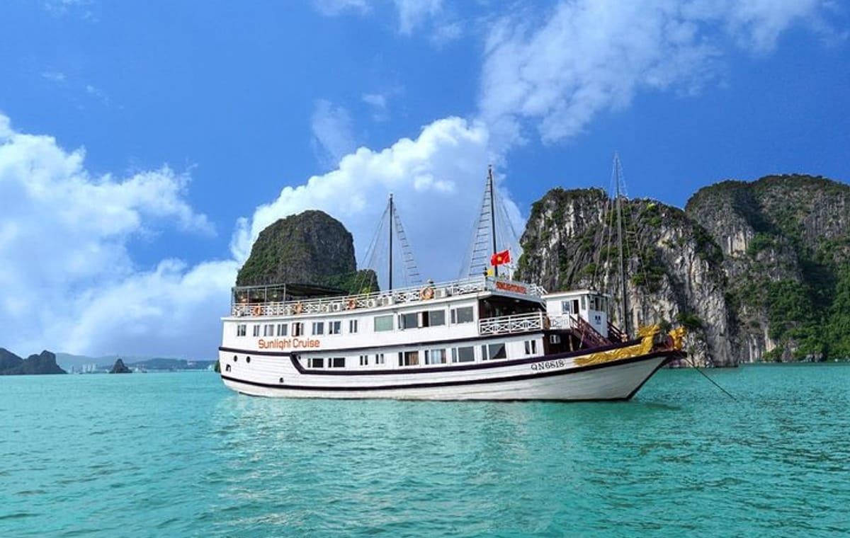 Halong Deluxe Cruise 2D/1N: Kayaking, Swimming, Cave, Titop island & Full Meals