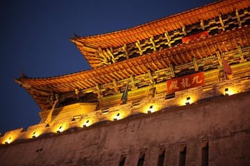 Luoyang Old Town Walking Tour with Lijingmen Visit