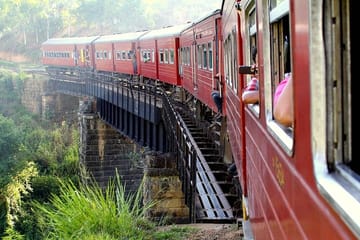 Two-Day Scenic Train and Car Tour in Nuwara Eliya, Sri Lanka