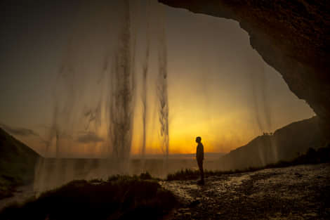 Gazing at the dropping waters at Seljalandsfoss waterfall