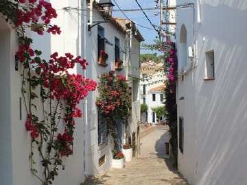 Full Day Tour of Costa Brava's Charming Towns from Barcelona