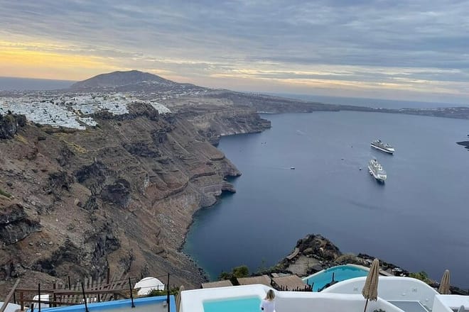 Santorini Caldera Hike from Fira to Oia with Guide photo 6