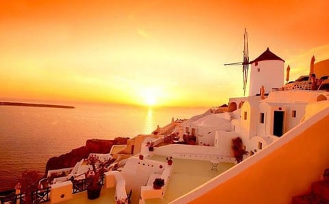 Private 5-Hour Tour of Akrotiri and Moni Profitou Iliou, Santorini