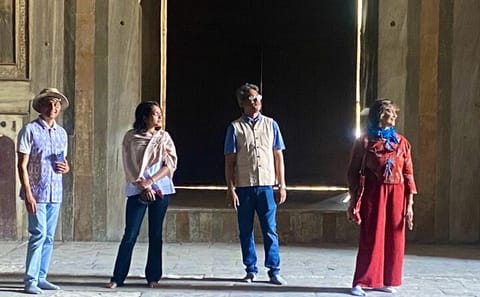 Private Tour of Cairo's Pyramids, Museum, and Bazaar