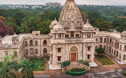 Cultural Tour of Ajanta Caves and Daulatabad from Vadodara to Mumbai