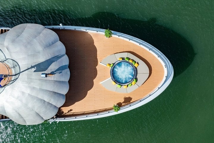Hanoi to Lan Ha Bay: 5-Star Luxury Day Cruise with Gourmet Lunch 9