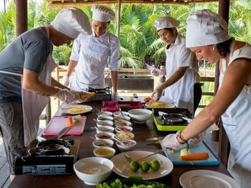 Hoi An Adventure: Explore Tra Que Village and Cooking Class