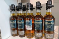 Highland Queen whisky distillery tours Scotland, Tullibardine distillery, whisky and castles tour