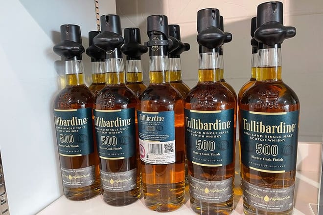 Highland Queen whisky distillery tours Scotland, Tullibardine distillery, whisky and castles tour