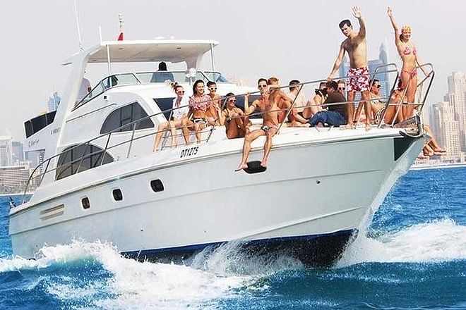 Dubai Marina Explorer «Tour de medio día en yate de lujo durante 5 horas»