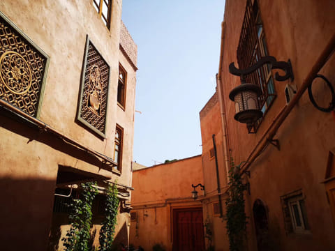 Private Day Tour to Kashgar from Urumqi by Round-way Flight