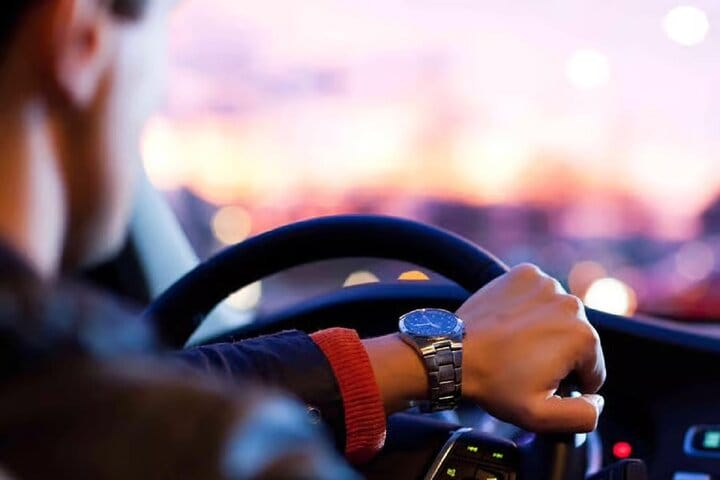 Hero: Maybach with guests, chauffeur