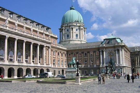 Private 4 Hours Budapest city tour and Széchenyi thermal spa relax
