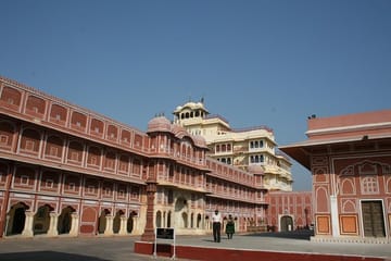 Udaipur City Tour with Scenic Lake Pichola Boat Ride